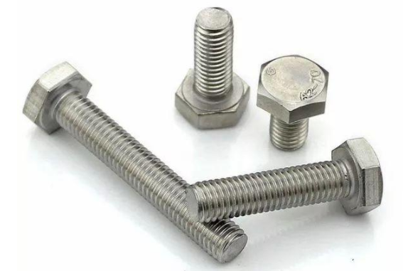 How to choose between outer hexagon bolts and socket bolts